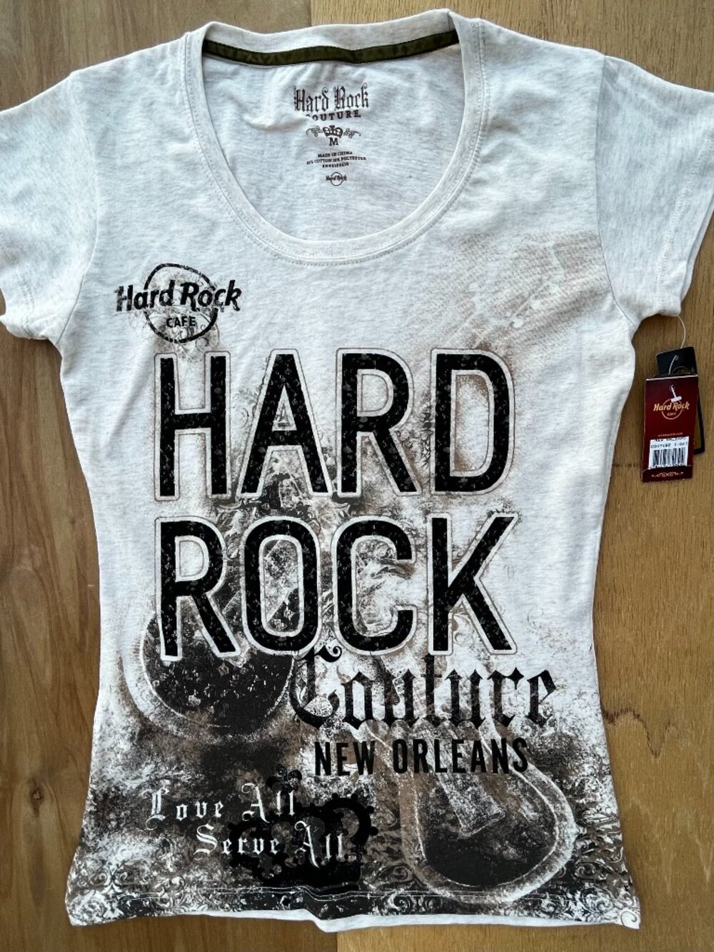 HARD ROCK COUTURE NEW ORLEANS LOVE ALL SERVE ALL TEE SHIRT Women’s sz M NEW